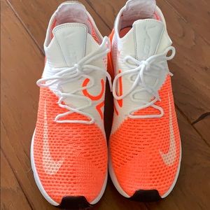 Nike women’s air max 270 flyknit size 10